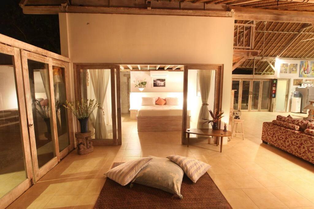 Villa Lumba Lumba - Oceanfront & Spectacular View! Nusa Lembongan  Exterior photo